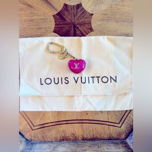 LOUIS VUITTON Portocre Pom Pink Heart Bag Charm/Key Holder M66495